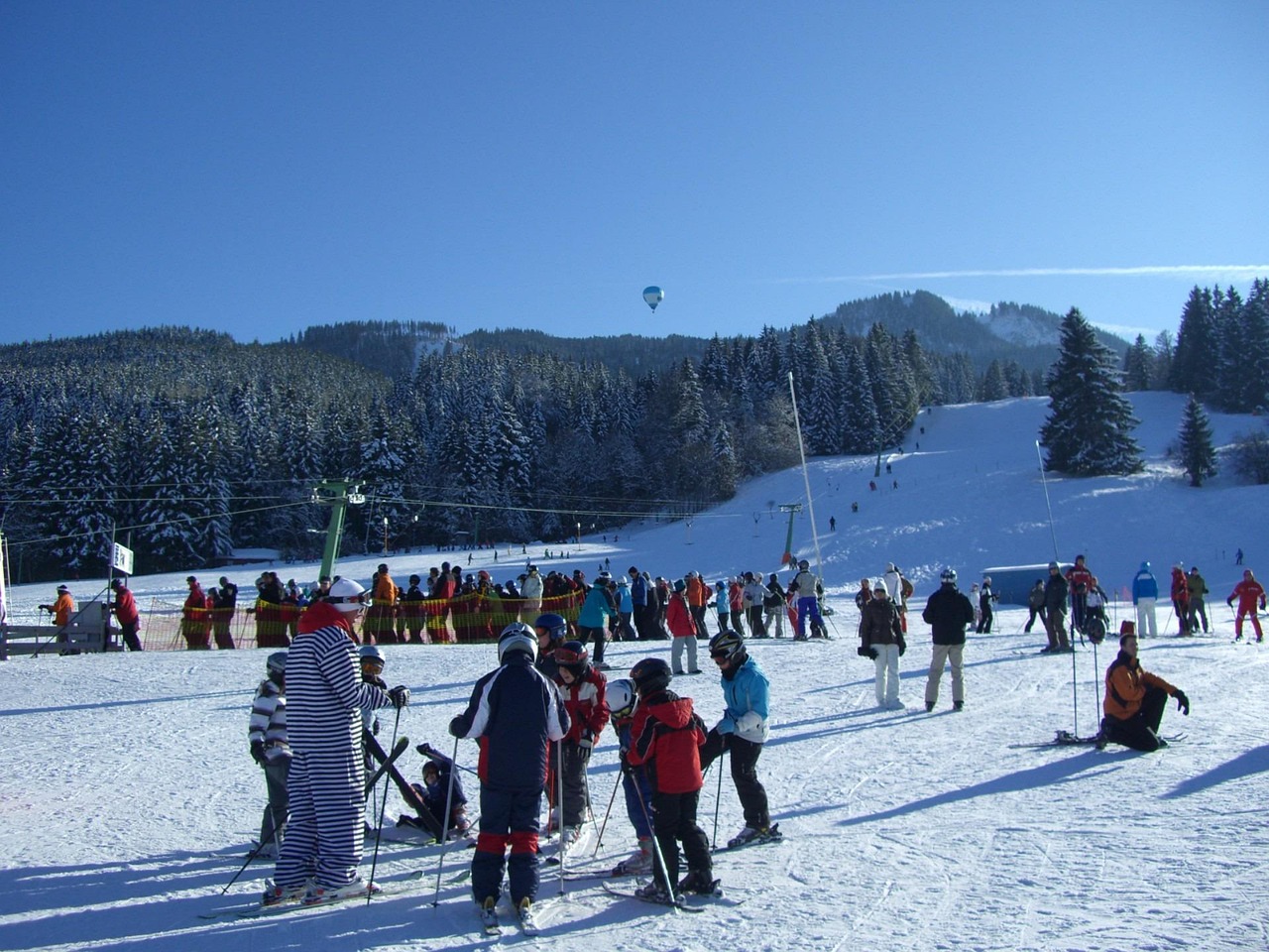 ski lessons, children's ski course, ski instructor, nature, to ski, winter, white, blue, multicoloured, snow, heaven, skier, piste, fir trees, alpspitz, nesselwang, allgäu